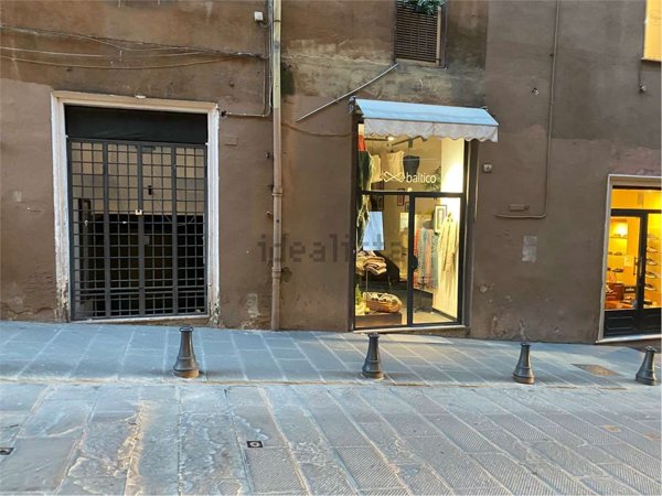 locale commerciale in vendita a Perugia in zona Centro Città
