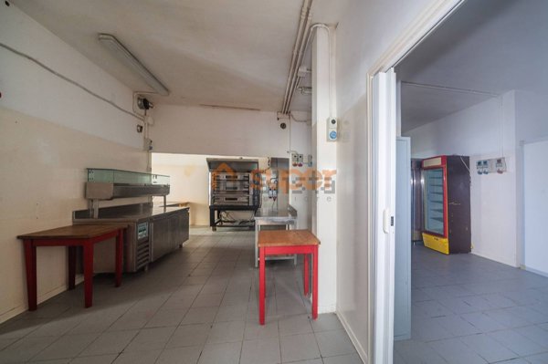 locale commerciale in vendita a Perugia in zona San Sisto