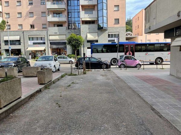 locale commerciale in vendita a Perugia in zona Ponte San Giovanni