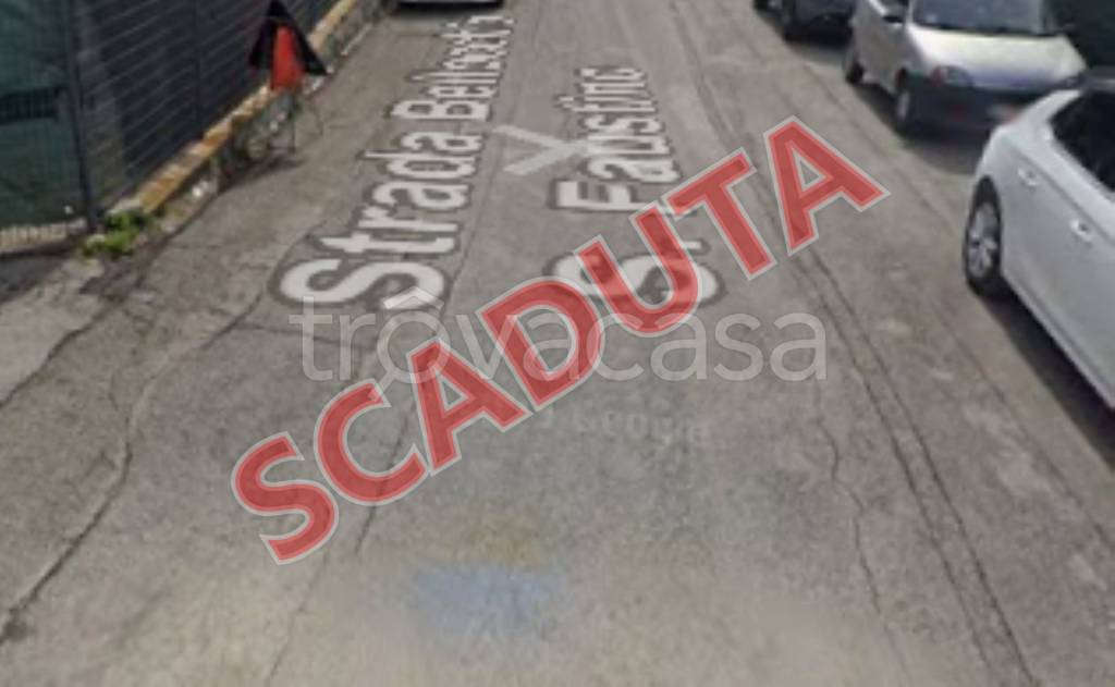 locale commerciale in vendita a Perugia in zona Madonna Alta