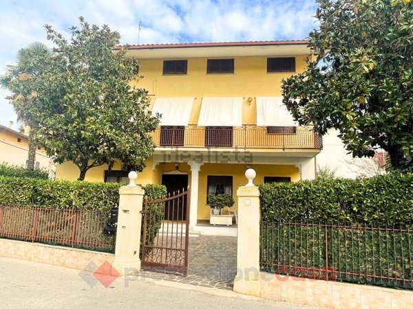 casa indipendente in vendita a Perugia in zona Ponte Valleceppi