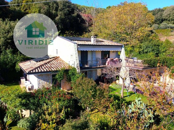casa indipendente in vendita a Perugia in zona Ferro di Cavallo