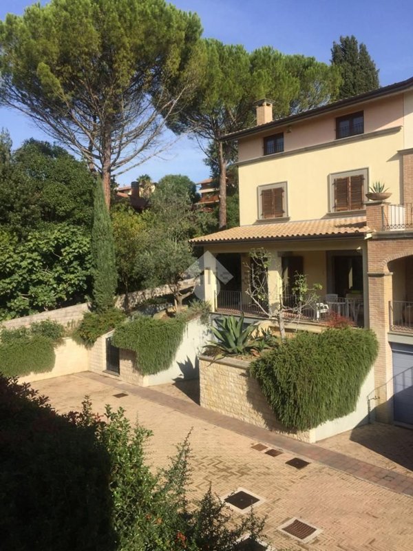 casa indipendente in vendita a Perugia in zona Ripa