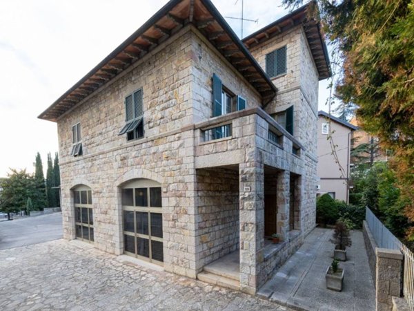 casa indipendente in vendita a Perugia in zona Prepo