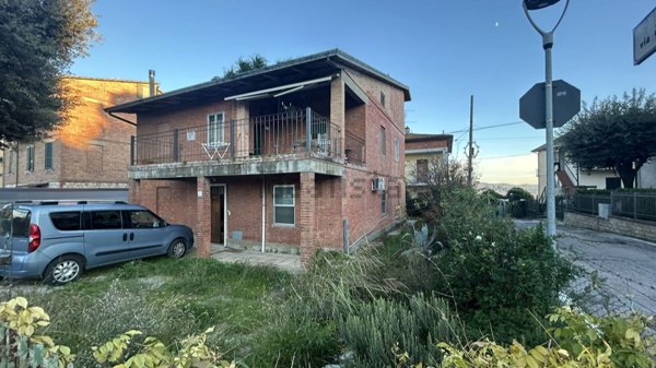 casa indipendente in vendita a Perugia in zona Centro Città