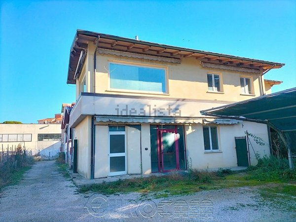 capannone in vendita a Perugia in zona Ponte Pattoli