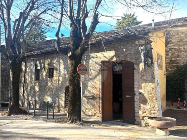 negozio in vendita a Perugia in zona Elce