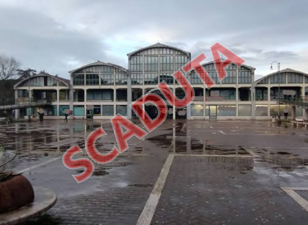 negozio in vendita a Perugia in zona Castel del Piano