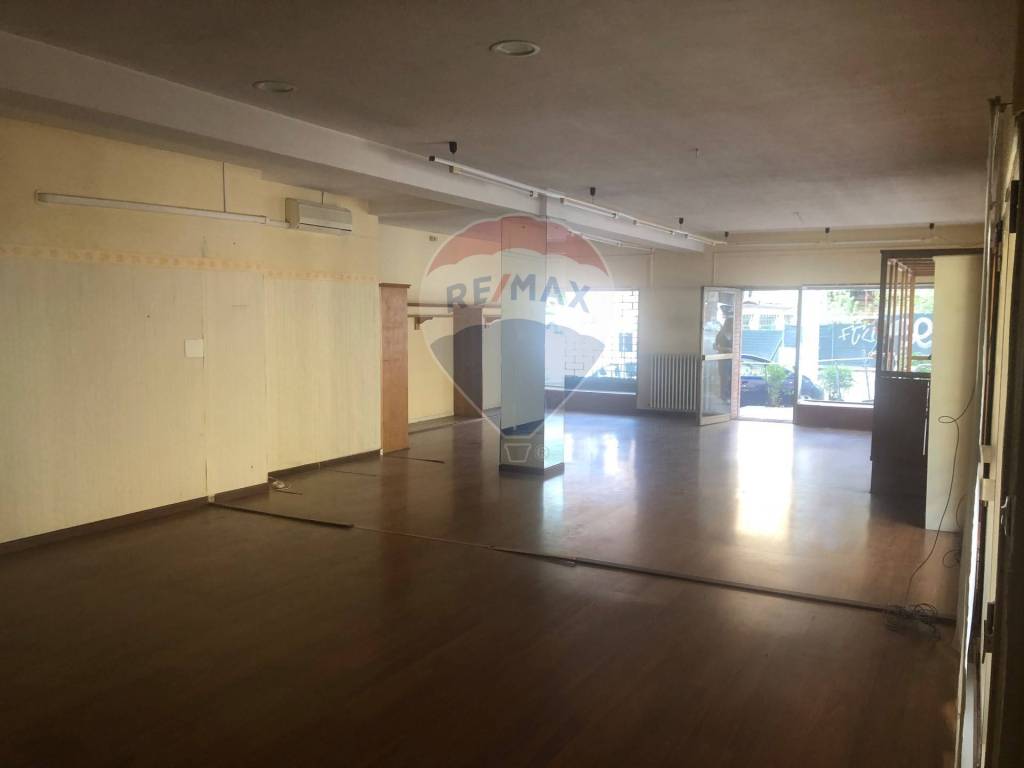 negozio in vendita a Perugia in zona Stazione