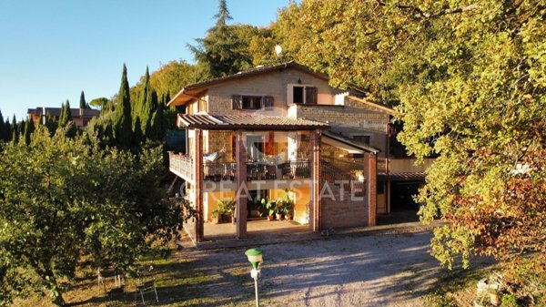 casa indipendente in vendita a Perugia in zona Centro Città