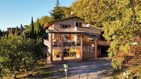 casa indipendente in vendita a Perugia in zona Colle Umberto I