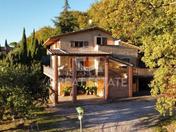 casa indipendente in vendita a Perugia in zona Centro Città