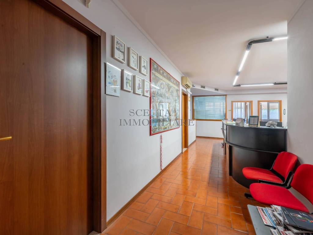 ufficio in vendita a Perugia in zona Madonna Alta