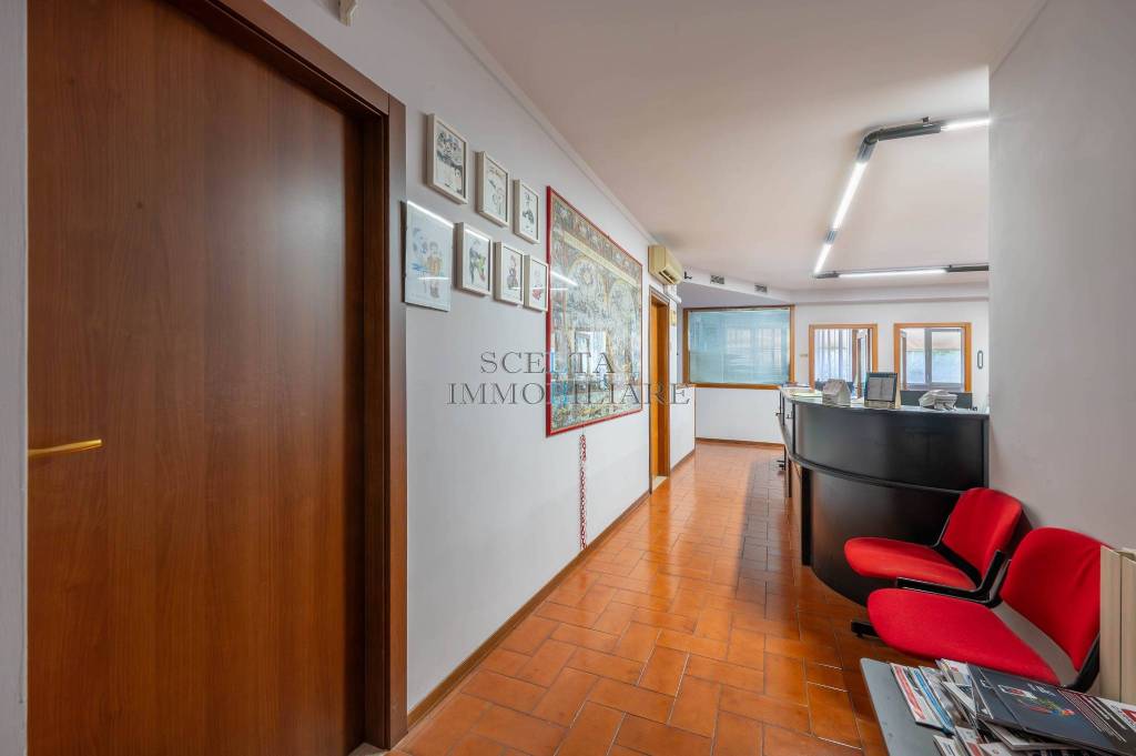 ufficio in vendita a Perugia in zona Madonna Alta