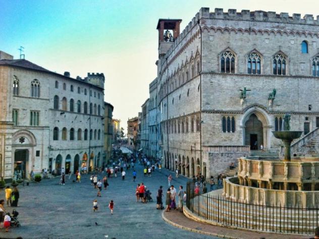 negozio in vendita a Perugia in zona Centro Città