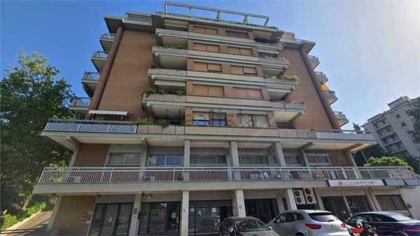 locale commerciale in vendita a Perugia in zona Case Bruciate