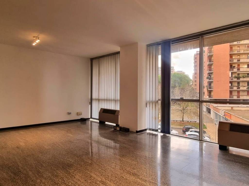 ufficio in vendita a Perugia in zona Madonna Alta