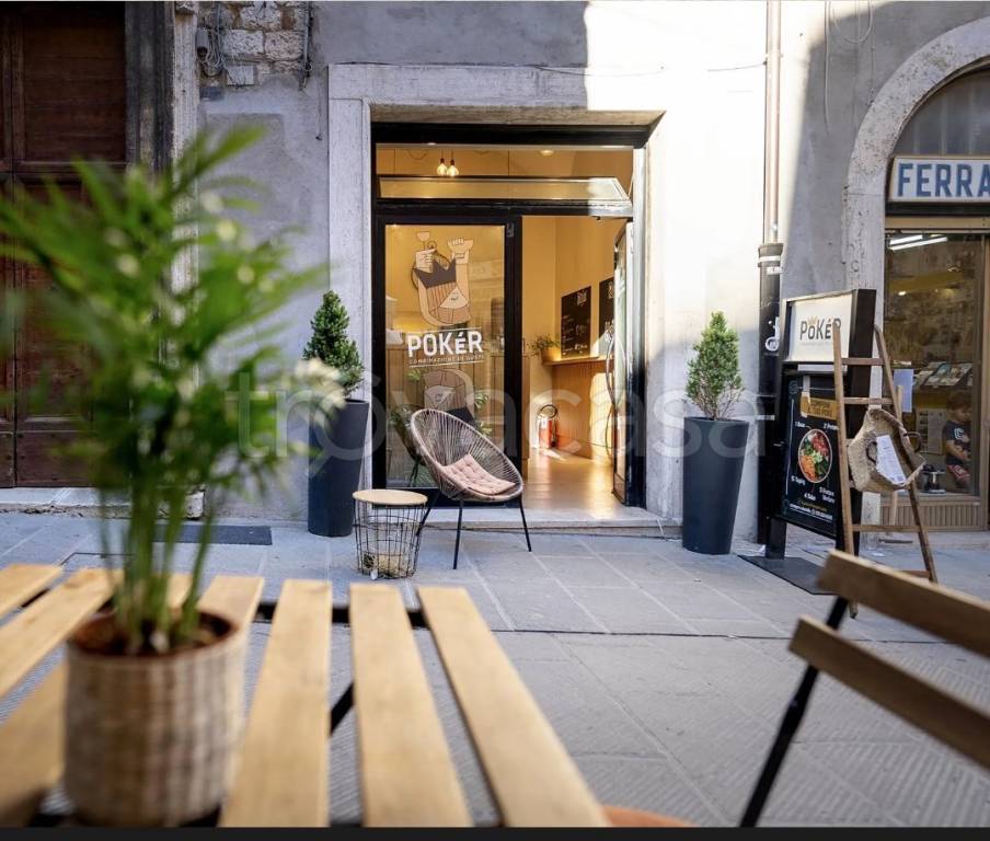 negozio in vendita a Perugia in zona Centro Città