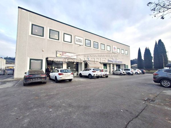 negozio in vendita a Perugia in zona Villa Pitignano