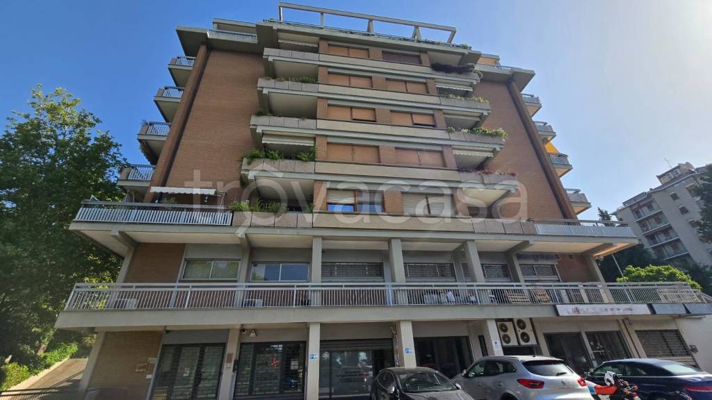 negozio in vendita a Perugia in zona Centro Città