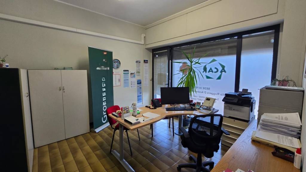 negozio in vendita a Perugia in zona Centro Città