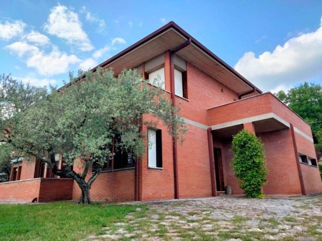 casa indipendente in vendita a Perugia in zona Montelaguardia