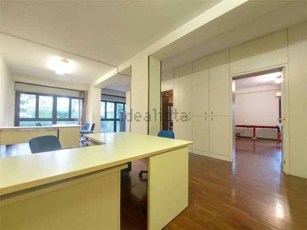 ufficio in vendita a Perugia in zona Madonna Alta