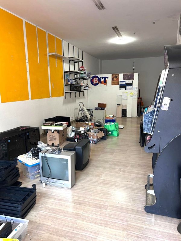 locale commerciale in vendita a Perugia in zona Case Bruciate