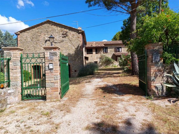 casa indipendente in vendita a Perugia in zona Colle Umberto I