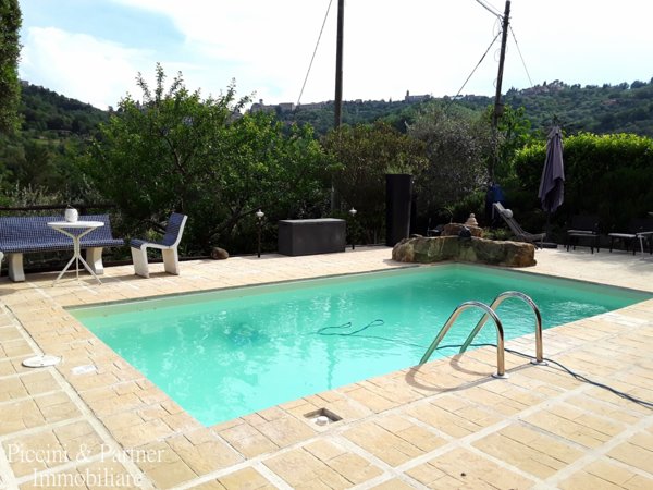 casa indipendente in vendita a Perugia in zona Centro Città