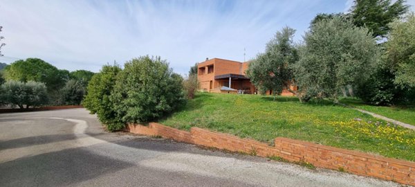 casa indipendente in vendita a Perugia in zona Ferro di Cavallo