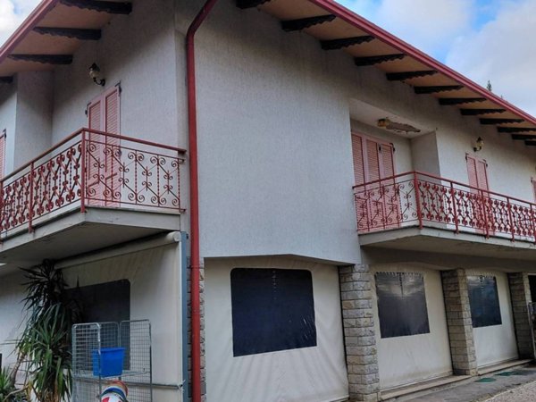 casa indipendente in vendita a Perugia in zona Parlesca