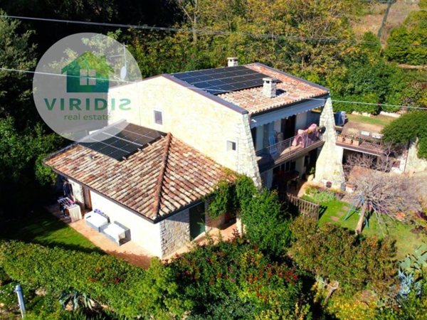 casa indipendente in vendita a Perugia in zona Ferro di Cavallo
