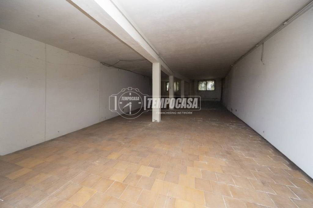 locale commerciale in vendita a Perugia in zona Stazione