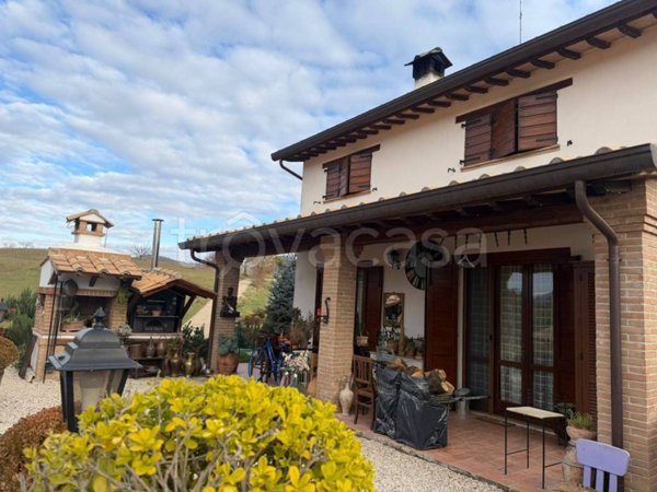 casa indipendente in vendita a Perugia in zona Parlesca