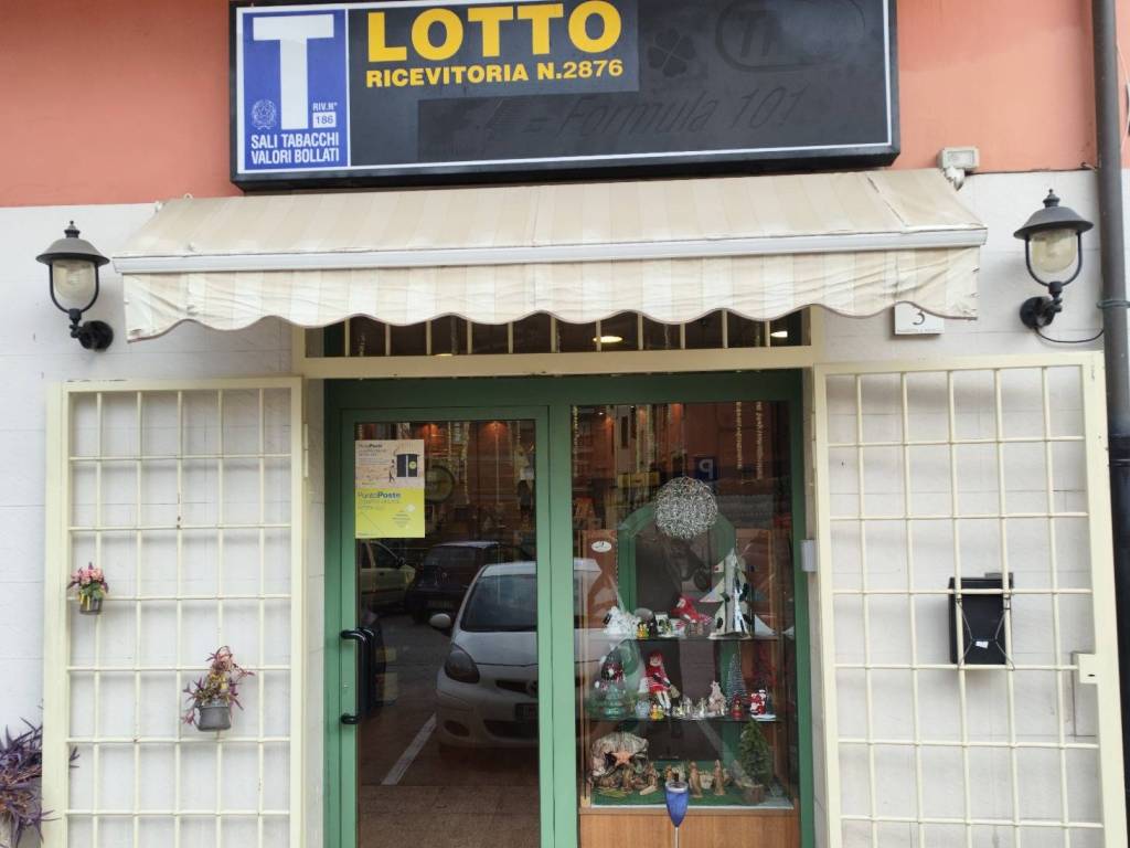 negozio in vendita a Perugia in zona Madonna Alta