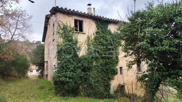 casa indipendente in vendita a Perugia in zona Lacugnano