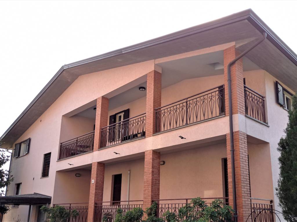 casa indipendente in vendita a Perugia in zona Madonna Alta