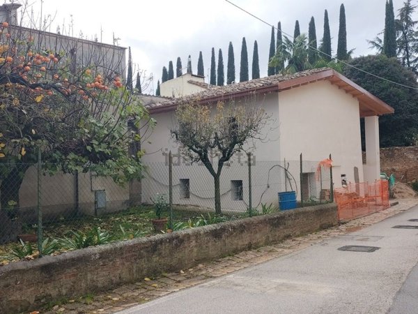casa indipendente in vendita a Perugia in zona Santa Maria Rossa