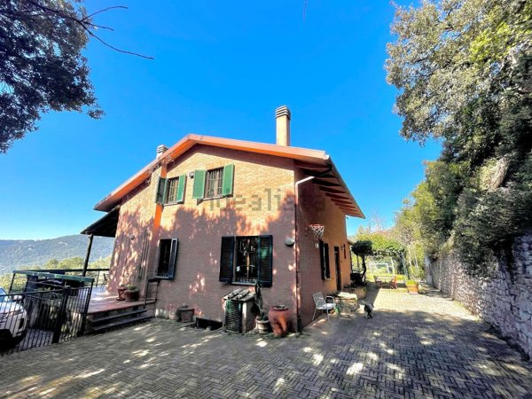casa indipendente in vendita a Perugia in zona Ferro di Cavallo