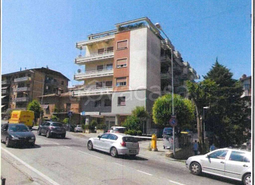 locale commerciale in vendita a Perugia in zona Stazione