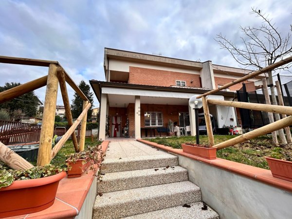 casa indipendente in vendita a Perugia