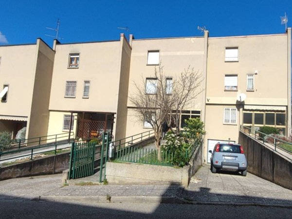 casa indipendente in vendita a Perugia in zona Ferro di Cavallo