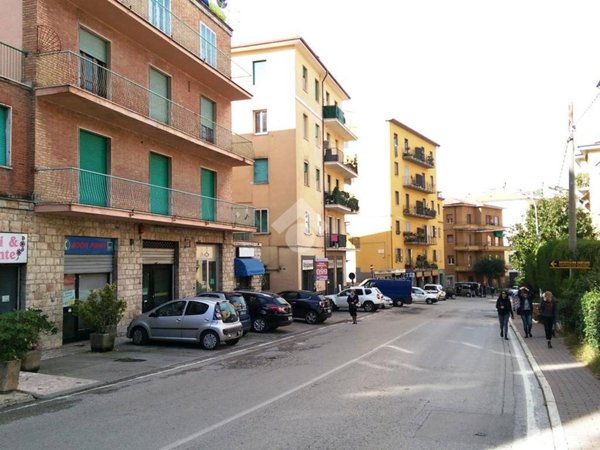 negozio in vendita a Perugia in zona Monteluce
