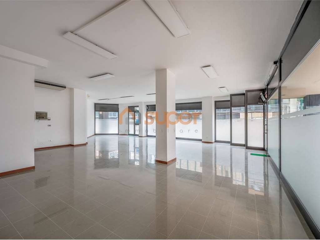 negozio in vendita a Perugia in zona Stazione