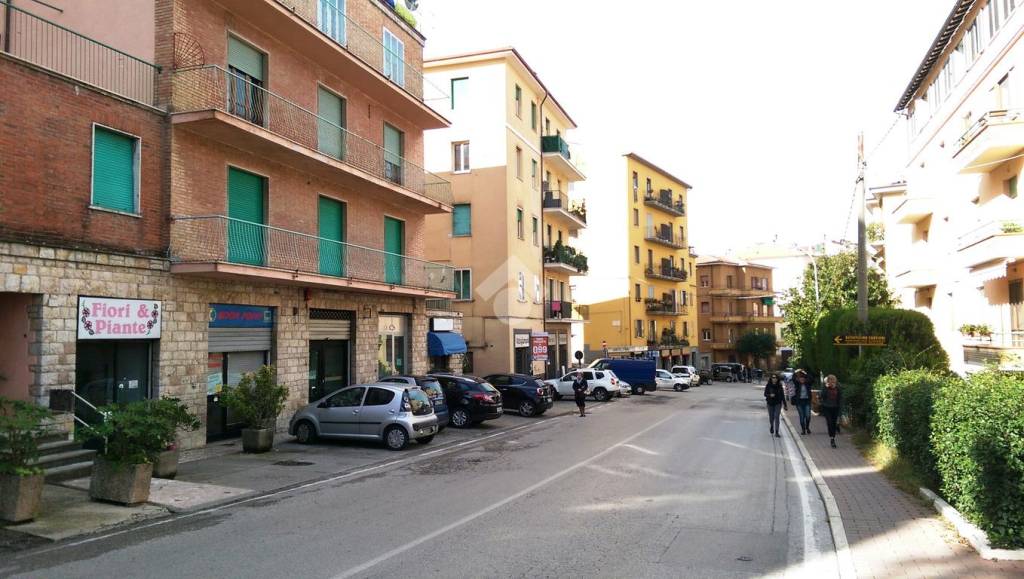 negozio in vendita a Perugia in zona Monteluce