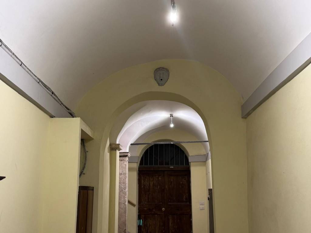 locale commerciale in vendita a Perugia in zona Elce