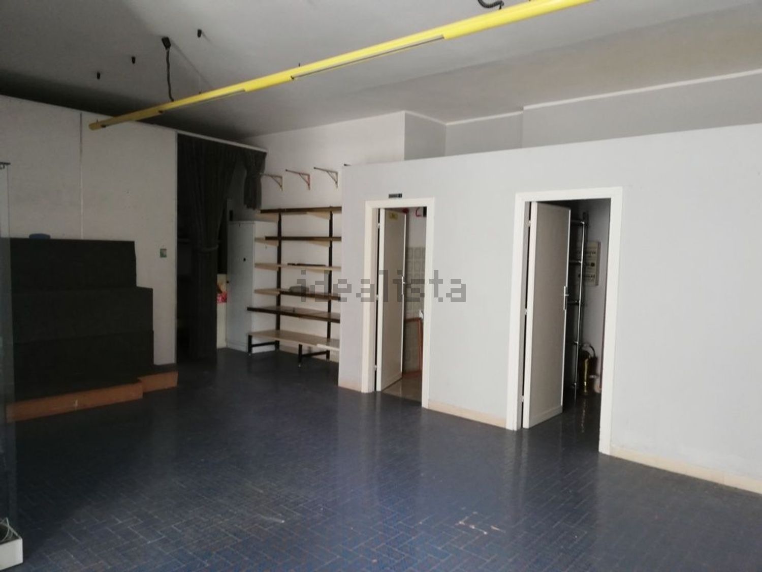 negozio in vendita a Perugia in zona Castel del Piano