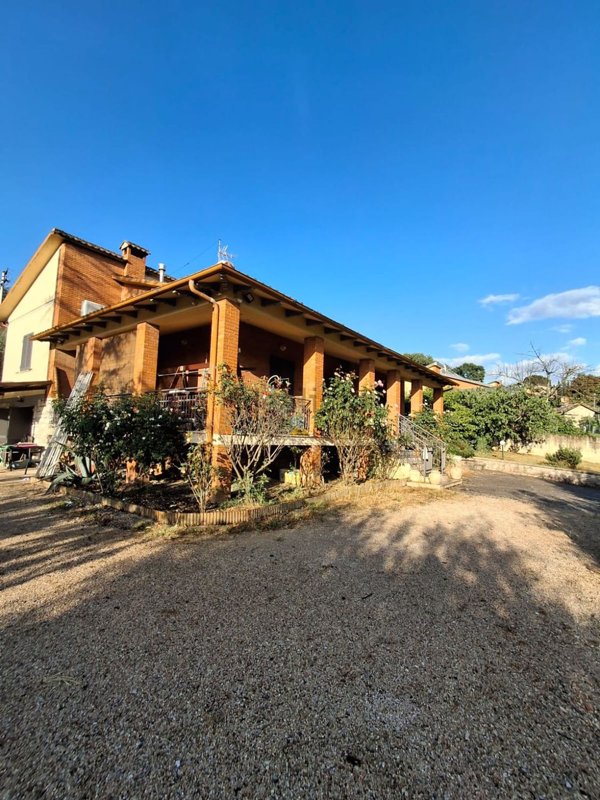 casa indipendente in vendita a Perugia in zona Montelaguardia