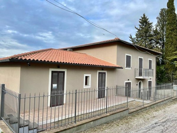 casa indipendente in vendita a Perugia in zona Madonna Alta